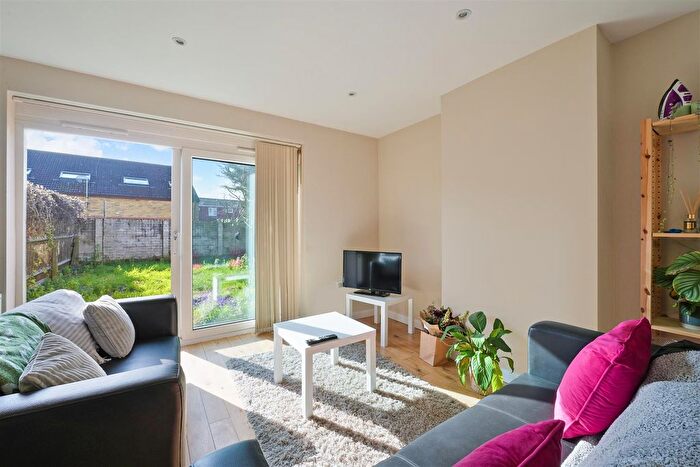 3 Bedroom End Of Terrace House To Rent In Dickens Street, Battersea, SW8