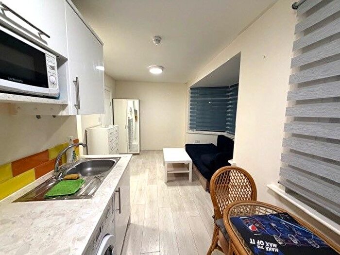 1 Bedroom Studio To Rent In Waverley Gardens, London, NW10