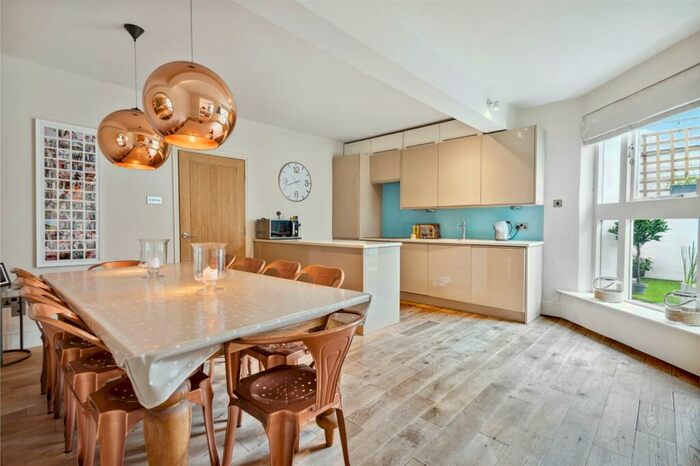 2 Bedroom Apartment To Rent In Hightrees House, Nightingale Lane, London, SW12