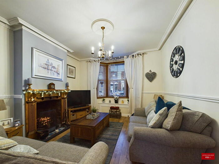 3 Bedroom End Of Terrace House For Sale In Honyatt Road, Gloucester, GL1