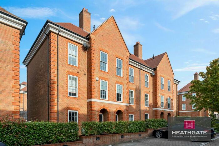 3 Bedroom Town House To Rent In Ashridge Close, London, N3