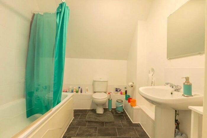 3 Bedroom Flat To Rent In Room Within Flat Spring Court, Spring Road, Ipswich, IP4