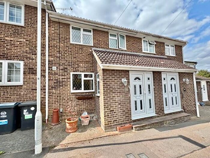 3 Bedroom Terraced House For Sale In Thornbera Gardens, Bishop's Stortford, CM23