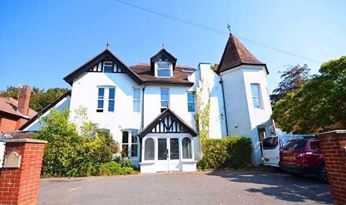 3 Bedroom Flat To Rent In Cavendish Road, Magnolia Court, BH1