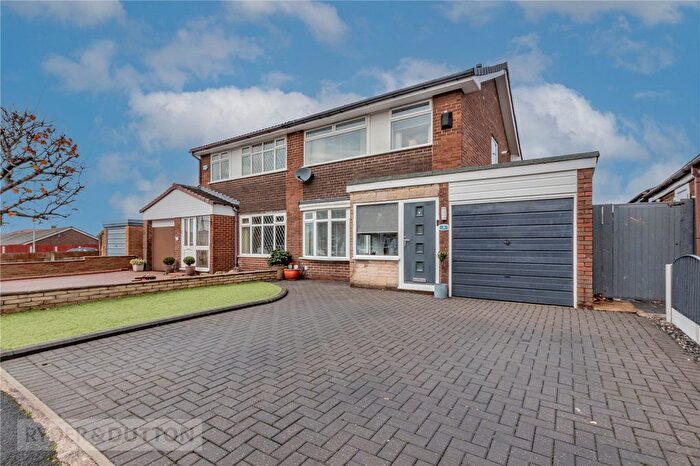 3 Bedroom Semi Detached House For Sale In Arnside Avenue, Chadderton, Oldham, OL9