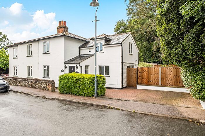 2 Bedroom Cottage For Sale In Harris Lane, Radlett, WD7