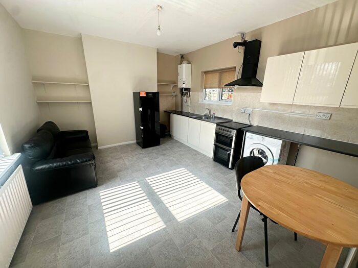 3 Bedroom Flat To Rent In Holberry Gardens, Sheffield, S10