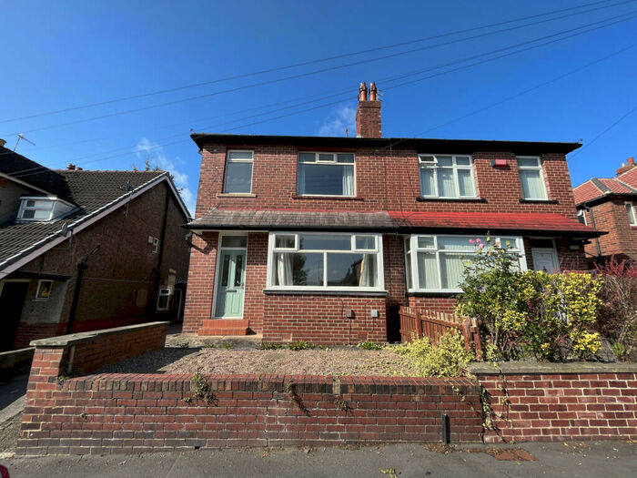 3 Bedroom Terraced House To Rent In Kirkstall Avenue, Leeds, LS5