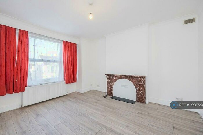 4 Bedroom Flat To Rent In District Road, Wembley, HA0