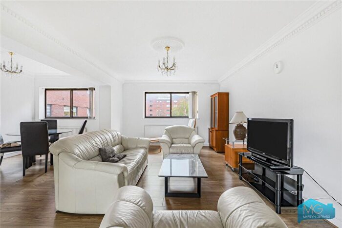 2 Bedroom Apartment For Sale In Spencer Close, London, N3
