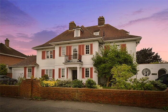 2 Bedroom Flat For Sale In Godwyn Road, Folkestone, Kent, CT20