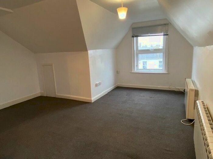 2 Bedroom Flat To Rent In Carysfort Road, Bournemouth, BH1