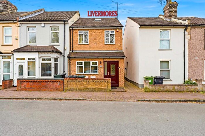 3 Bedroom Detached House For Sale In Charles Street, Greenhithe, DA9