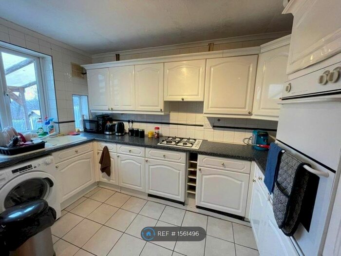 3 Bedroom Semi-Detached House To Rent In Spearing Road, High Wycombe, HP12