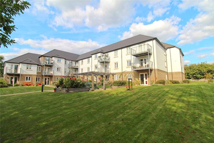 2 Bedroom Flat For Sale In Applegate House, Trowbridge, BA14