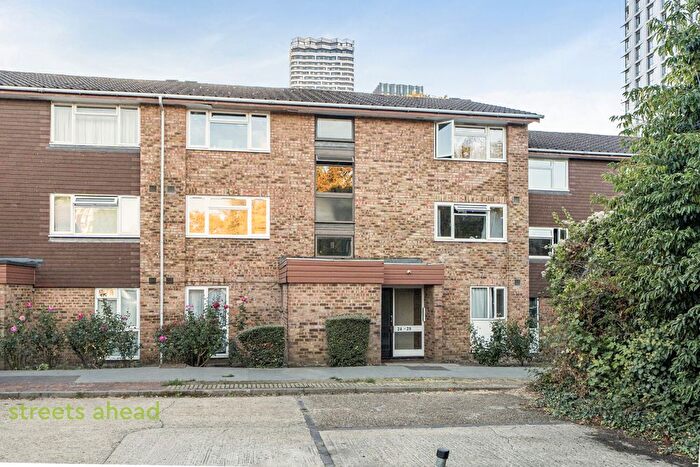 1 Bedroom Flat For Sale In Garrick Crescent, Croydon, CR0