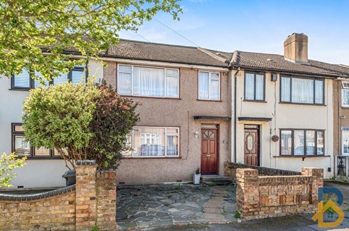 3 Bedroom Terraced House For Sale In St. Andrews Avenue, Hornchurch, RM12
