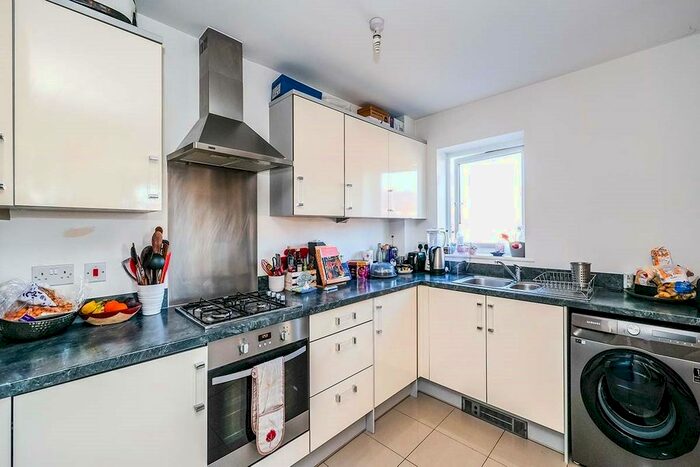 2 Bedroom Flat To Rent In Violet Court, Foxtail Road, Waterlooville, Hampshire PO7