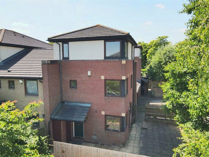 2 Bedroom Town House To Rent In Adelphi Street, Campbell Park, Milton Keynes, MK9