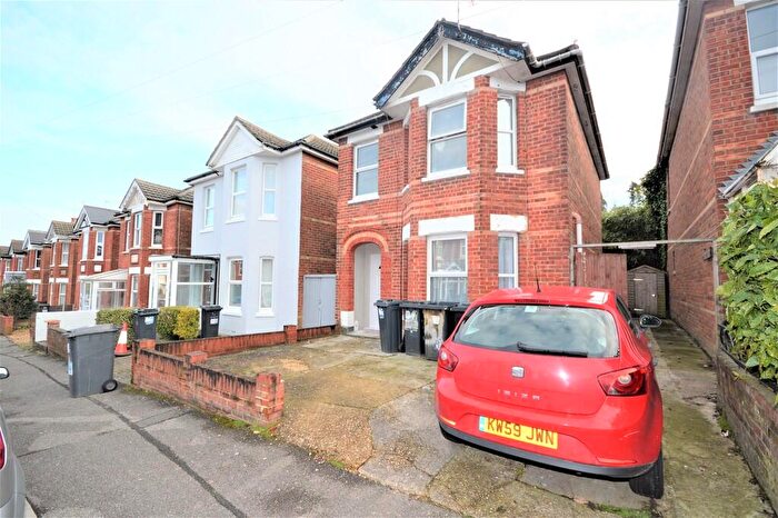 5 Bedroom Detached House To Rent In Sedgley Road, Winton, BH9