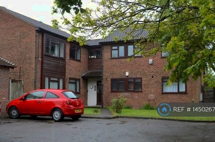 2 Bedroom Flat To Rent In Alexander Lodge, Sutton, SM1