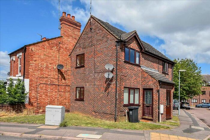 1 Bedroom Flat To Rent In Oliver Close, Rushden, NN10