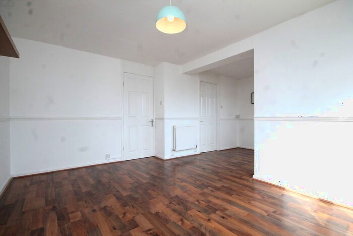 2 Bedroom Flat To Rent In Tredegar Road, Bounds Green, N11