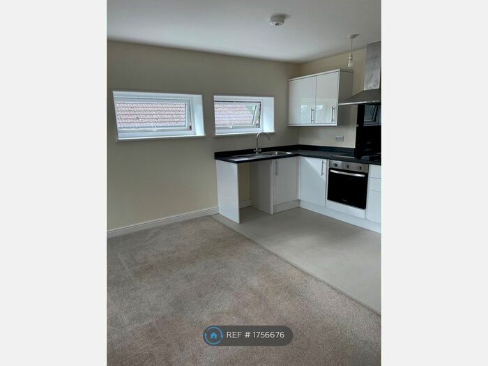 2 Bedroom Flat To Rent In Meringtons Garage, Droxford, Southampton, SO32