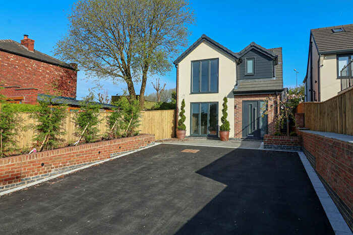 2 Bedroom Detached House For Sale In Rosewood, Mottram, SK14