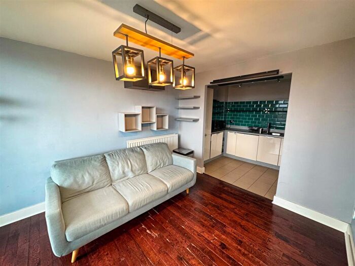 2 Bedroom Duplex To Rent In Langley Walk, Birmingham, B15