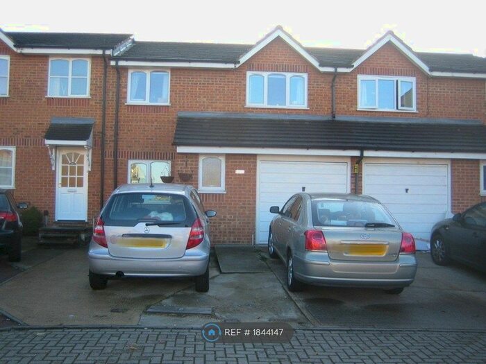 4 Bedroom Terraced House To Rent In Redford Close, Feltham, TW13