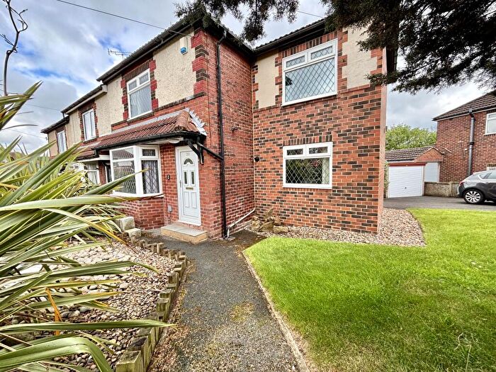3 Bedroom End Of Terrace House For Sale In Broadgate Avenue, Horsforth, LS18