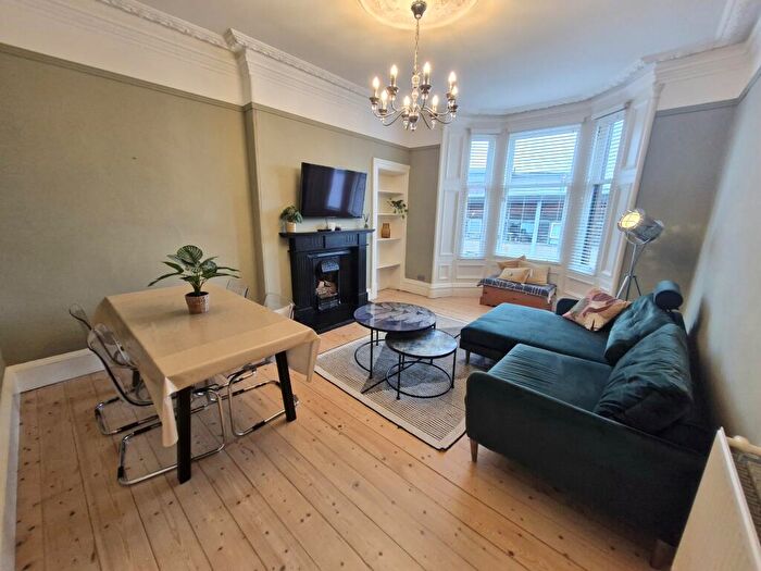 2 Bedroom Flat To Rent In Cresswell Street, Hillhead, G12