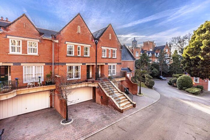 4 Bedroom Town House To Rent In Virginia Park, Virginia Water, GU25