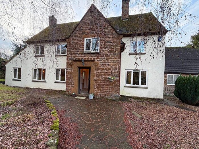 3 Bedroom Country House To Rent In Church Street, Byfield, NN11