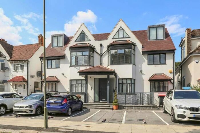 2 Bedroom Flat To Rent In Middleton Road, London, NW11