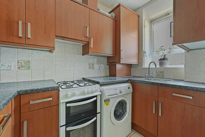 2 Bedroom Flat To Rent In Australia Road, White City, London, W12