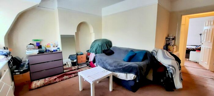 2 Bedroom Flat To Rent In Auriol Road, London, W14