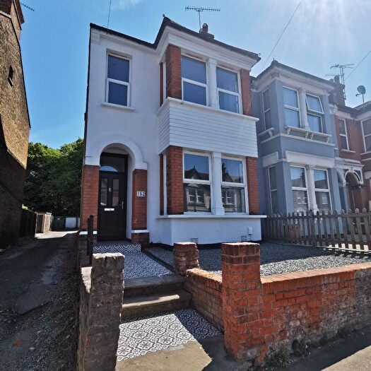 4 Bedroom Semi-Detached House To Rent In West Road, Westcliff-On-Sea, Essex, SS0