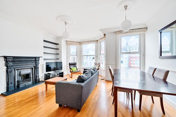 3 Bedroom Maisonette To Rent In Palace Gates Road, Alexandra Park, London, N22