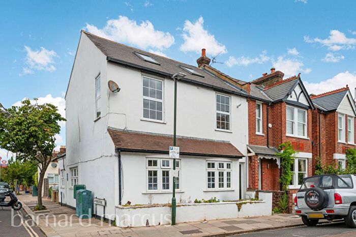 3 Bedroom Maisonette To Rent In North Worple Way, London, SW14