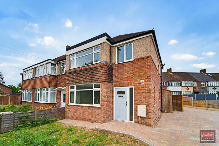 3 Bedroom End Of Terrace House For Sale In Hogarth Avenue, Ashford, TW15