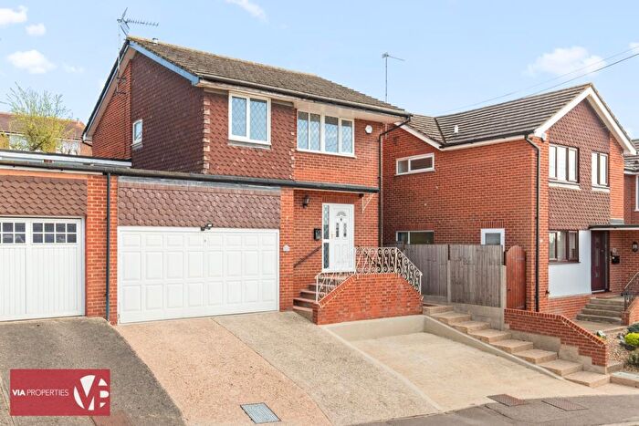 4 Bedroom Detached House For Sale In John Eliot Close, Nazeing, EN9