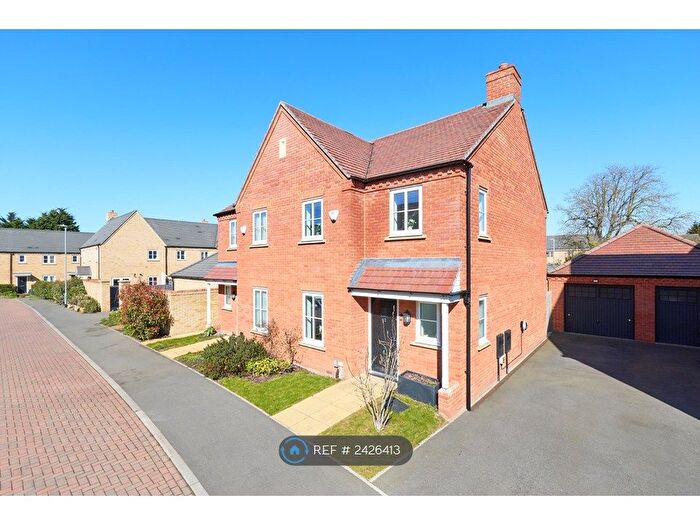 3 Bedroom Semi-Detached House To Rent In Crest Drive, Fenstanton, Huntingdon, PE28