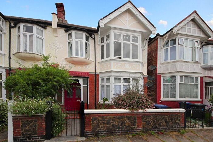 2 Bedroom Flat To Rent In Fordhook Avenue, London, W5