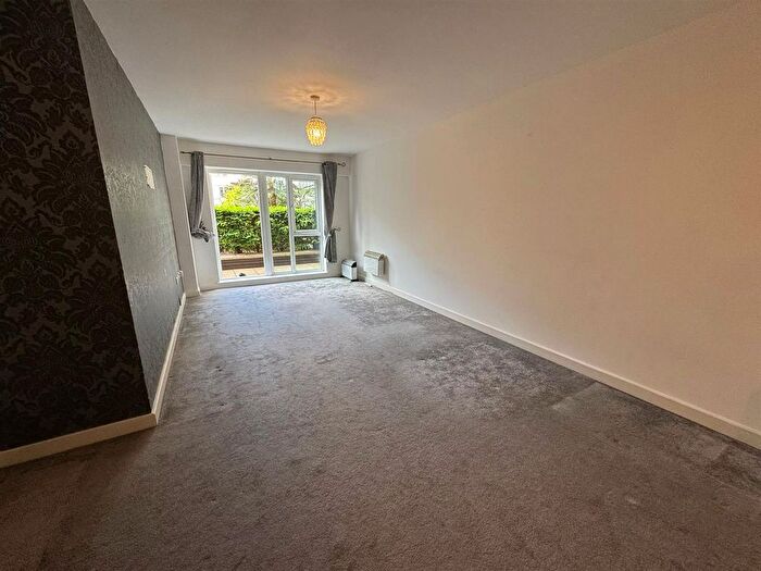 3 Bedroom Flat To Rent In Boulevard Drive, London, NW9