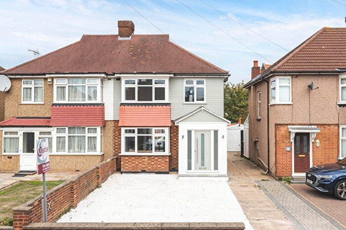 3 Bedroom Semi Detached House For Sale In Meadway, Enfield, EN3