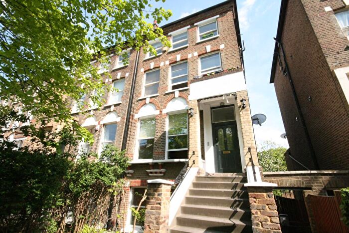 3 Bedroom Flat To Rent In Freegrove Road, Holloway, N7