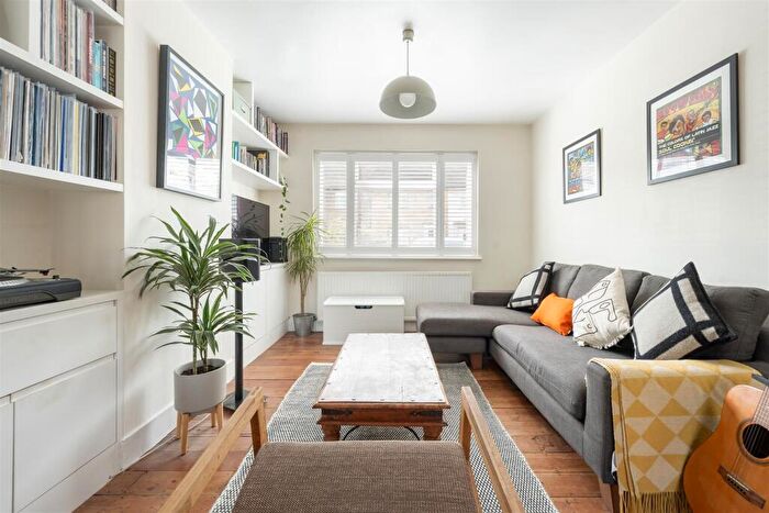 3 Bedroom House For Sale In Brettenham Avenue, Walthamstow, E17