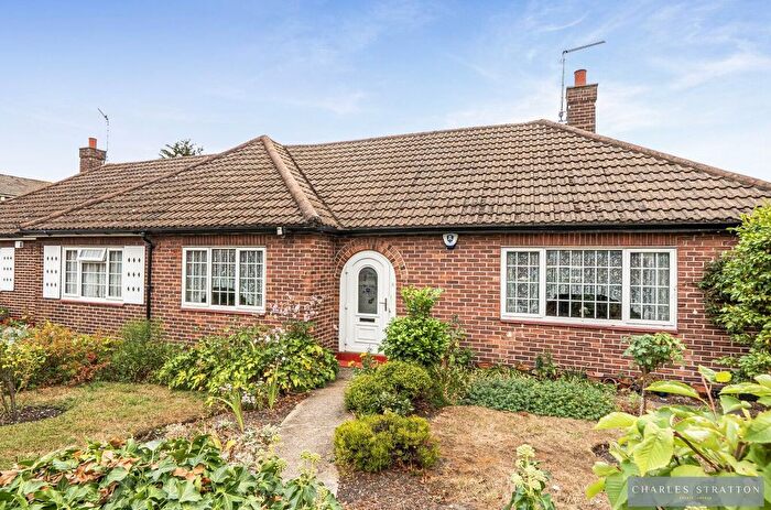 3 Bedroom Bungalow For Sale In Upper Brentwood Road, Gidea Park, RM2
